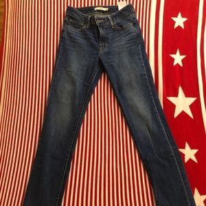Dark blue Levi’s jeans, like new